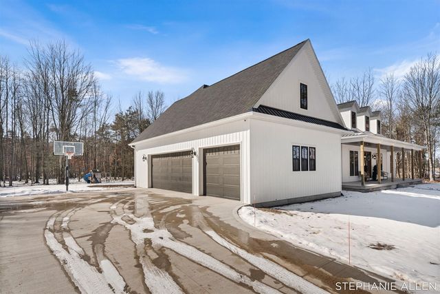 5467 Cline Road, Fruitport, MI 49415