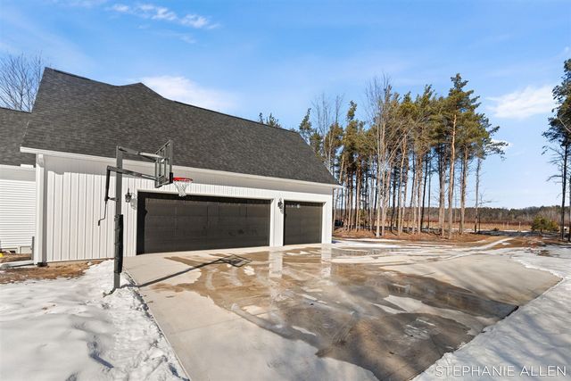 5467 Cline Road, Fruitport, MI 49415