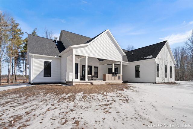 5467 Cline Road, Fruitport, MI 49415