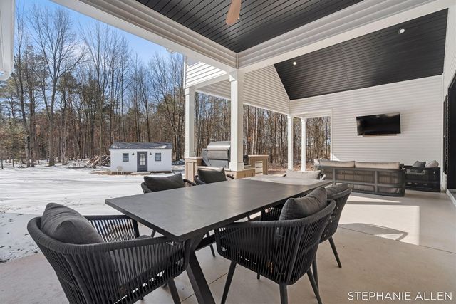 5467 Cline Road, Fruitport, MI 49415