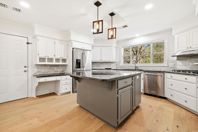 33 Plantation Acres Drive, Little Rock, AR 72210