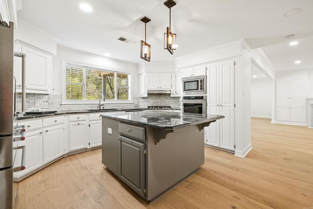 33 Plantation Acres Drive, Little Rock, AR 72210