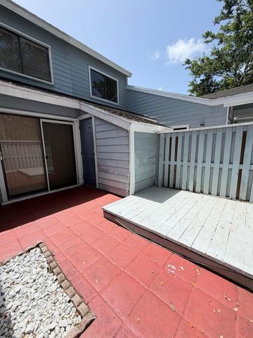 2035 Winners Circle, North Lauderdale, FL 33068