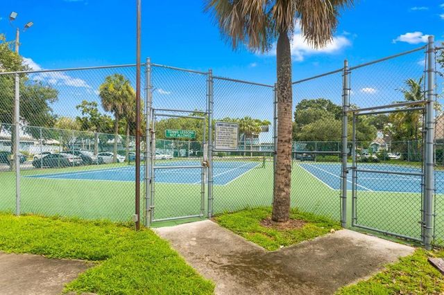 2035 Winners Circle, North Lauderdale, FL 33068