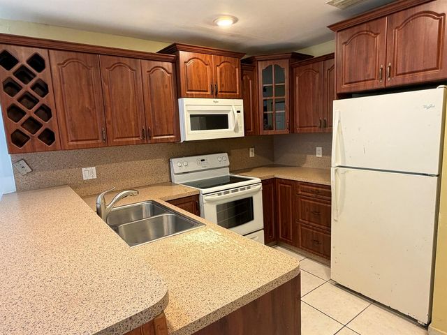 2035 Winners Circle, North Lauderdale, FL 33068