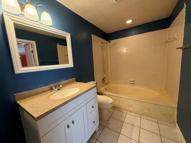 2035 Winners Circle, North Lauderdale, FL 33068