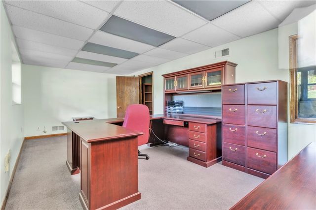 201 Mcknight Park Dr, Ross Twp, PA 15237