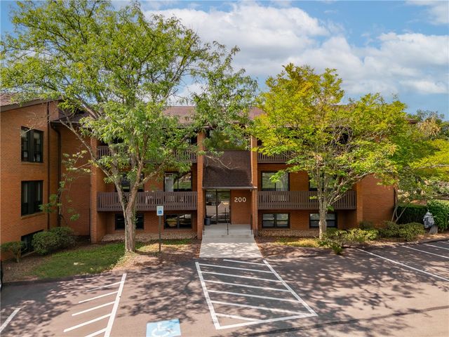 201 Mcknight Park Dr, Ross Twp, PA 15237