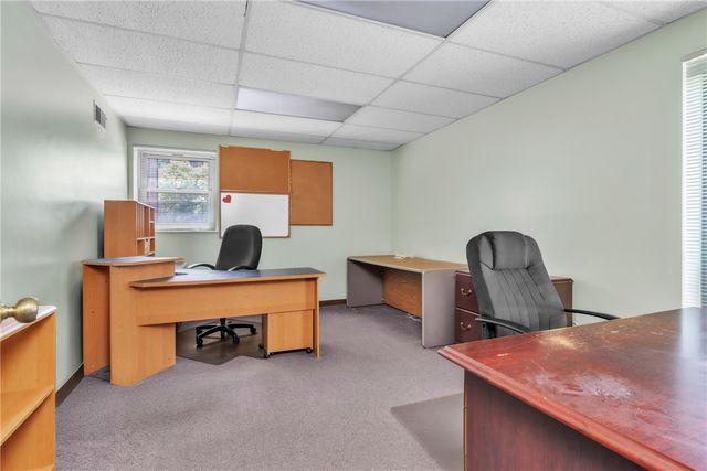 201 Mcknight Park Dr, Ross Twp, PA 15237