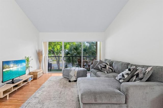 8851 S Wiles Rd 305, Coral Springs, FL 33067