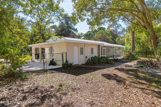 693 W Pine Road, Melbourne Village, FL 32904