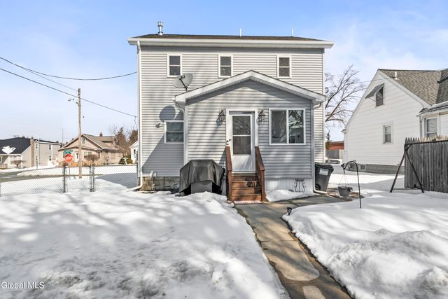 12 Lawndale Avenue, Rotterdam, NY 12306
