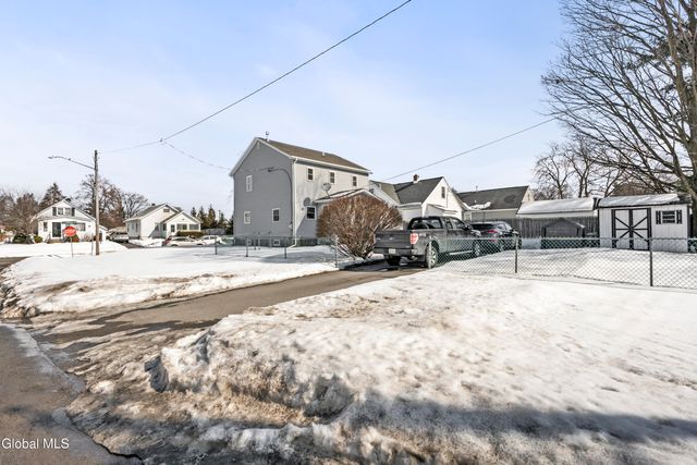12 Lawndale Avenue, Rotterdam, NY 12306
