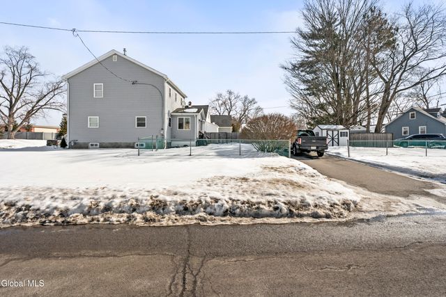 12 Lawndale Avenue, Rotterdam, NY 12306