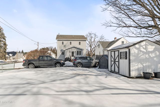 12 Lawndale Avenue, Rotterdam, NY 12306