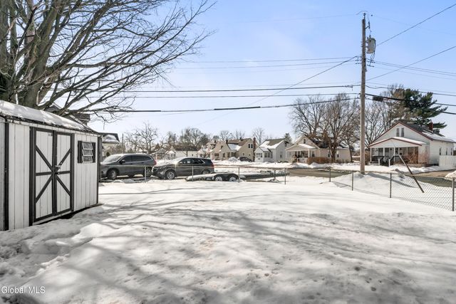 12 Lawndale Avenue, Rotterdam, NY 12306