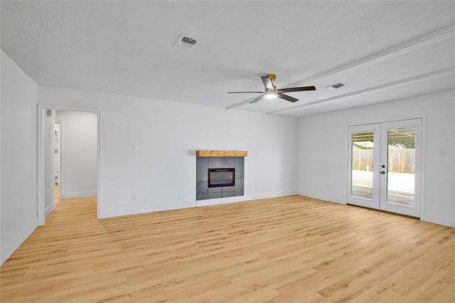 615 S 7th Street, La Porte, TX 77571