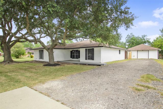615 S 7th Street, La Porte, TX 77571