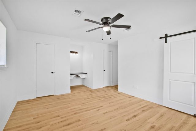 615 S 7th Street, La Porte, TX 77571