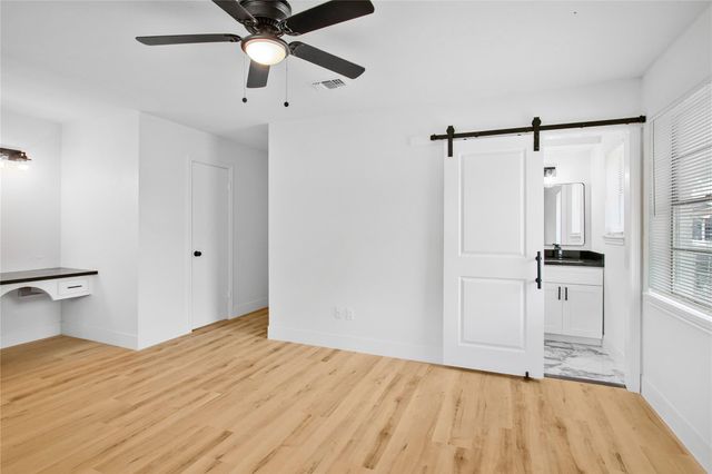 615 S 7th Street, La Porte, TX 77571