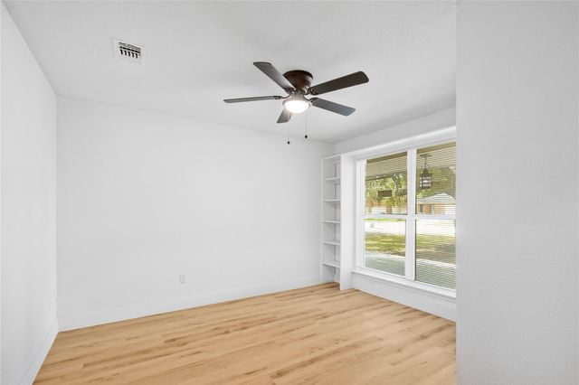 615 S 7th Street, La Porte, TX 77571