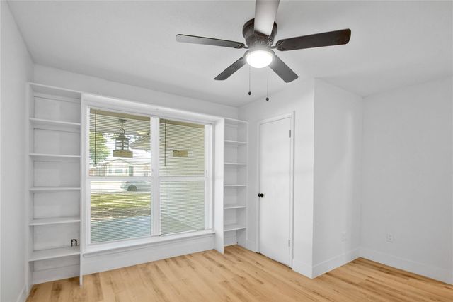615 S 7th Street, La Porte, TX 77571