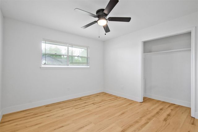 615 S 7th Street, La Porte, TX 77571