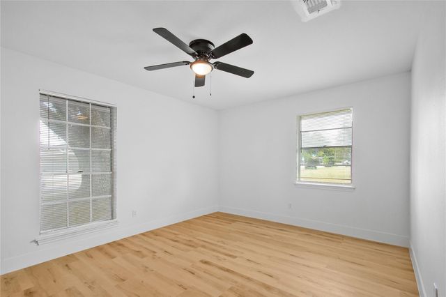 615 S 7th Street, La Porte, TX 77571