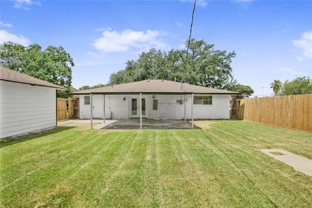 615 S 7th Street, La Porte, TX 77571