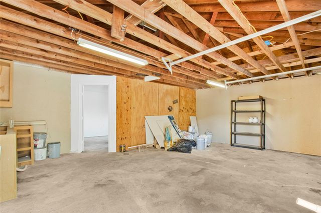 615 S 7th Street, La Porte, TX 77571
