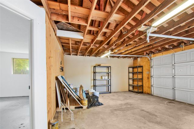 615 S 7th Street, La Porte, TX 77571