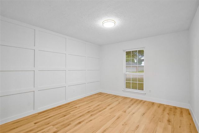 615 S 7th Street, La Porte, TX 77571