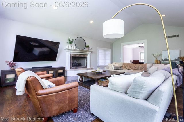 6604 College Park Drive, Springfield Charter Township, MI 48346