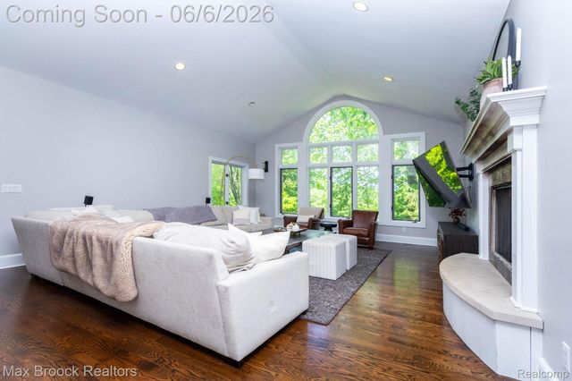 6604 College Park Drive, Springfield Charter Township, MI 48346