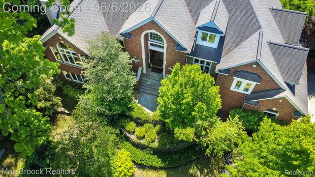 6604 College Park Drive, Springfield Charter Township, MI 48346