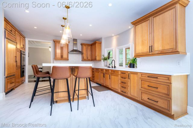 6604 College Park Drive, Springfield Charter Township, MI 48346
