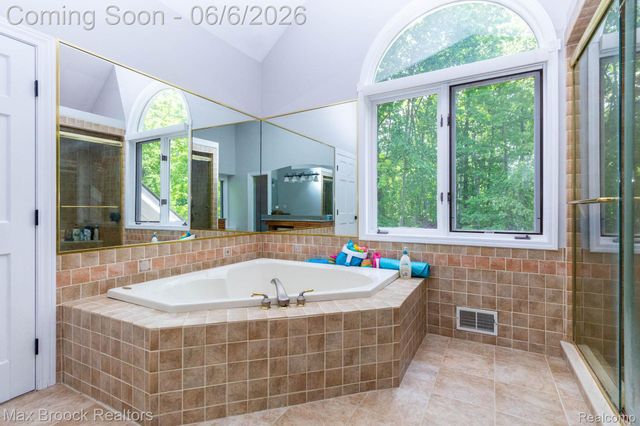 6604 College Park Drive, Springfield Charter Township, MI 48346