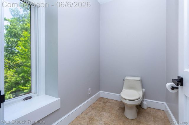 6604 College Park Drive, Springfield Charter Township, MI 48346