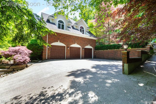 6604 College Park Drive, Springfield Charter Township, MI 48346