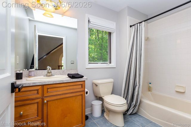 6604 College Park Drive, Springfield Charter Township, MI 48346