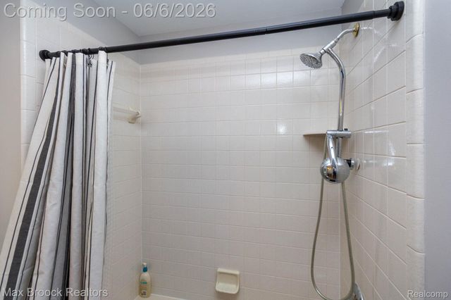 6604 College Park Drive, Springfield Charter Township, MI 48346