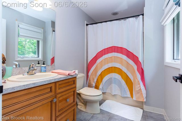6604 College Park Drive, Springfield Charter Township, MI 48346