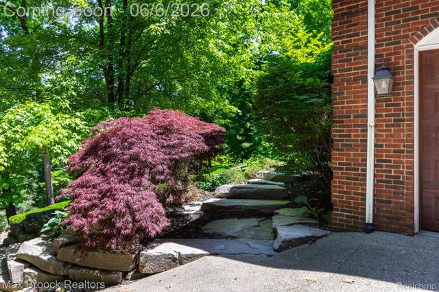 6604 College Park Drive, Springfield Charter Township, MI 48346
