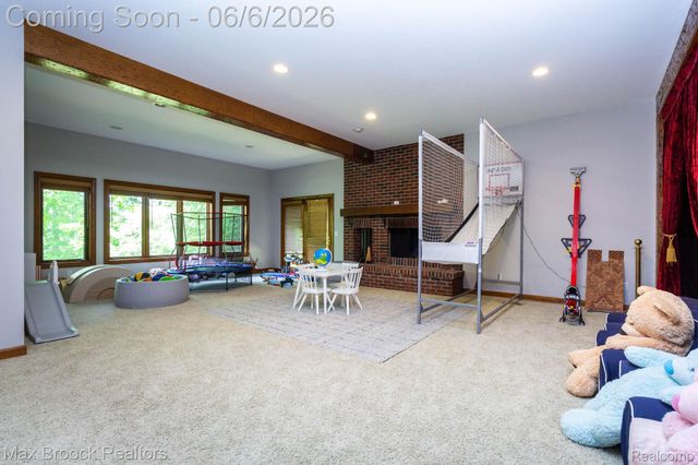 6604 College Park Drive, Springfield Charter Township, MI 48346