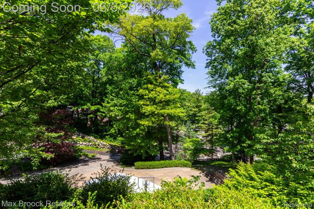 6604 College Park Drive, Springfield Charter Township, MI 48346