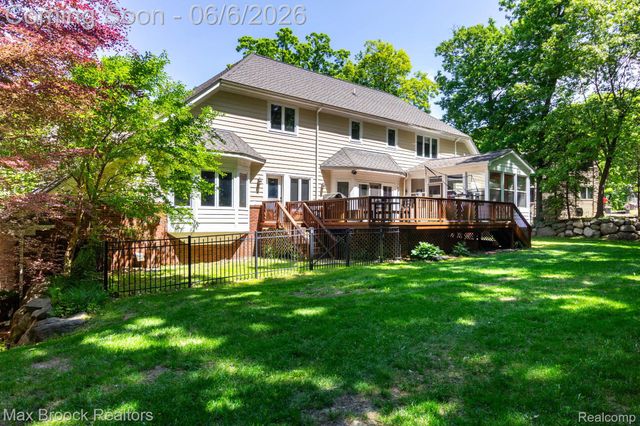 6604 College Park Drive, Springfield Charter Township, MI 48346
