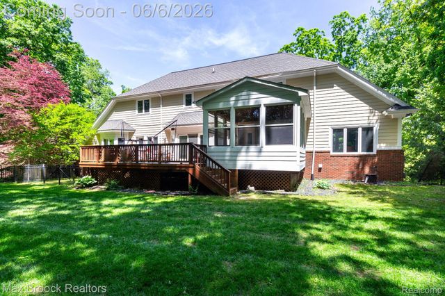 6604 College Park Drive, Springfield Charter Township, MI 48346