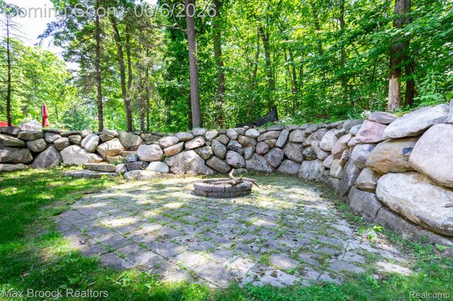 6604 College Park Drive, Springfield Charter Township, MI 48346
