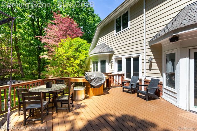 6604 College Park Drive, Springfield Charter Township, MI 48346
