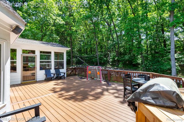 6604 College Park Drive, Springfield Charter Township, MI 48346